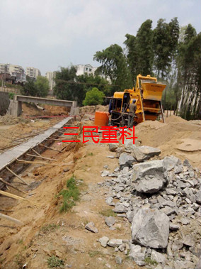 攪拌車(chē)載泵陜西紫陽(yáng)民房建設施工案例圖