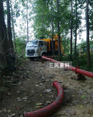 攪拌車載泵湖南岳陽山區(qū)民房建設(shè)